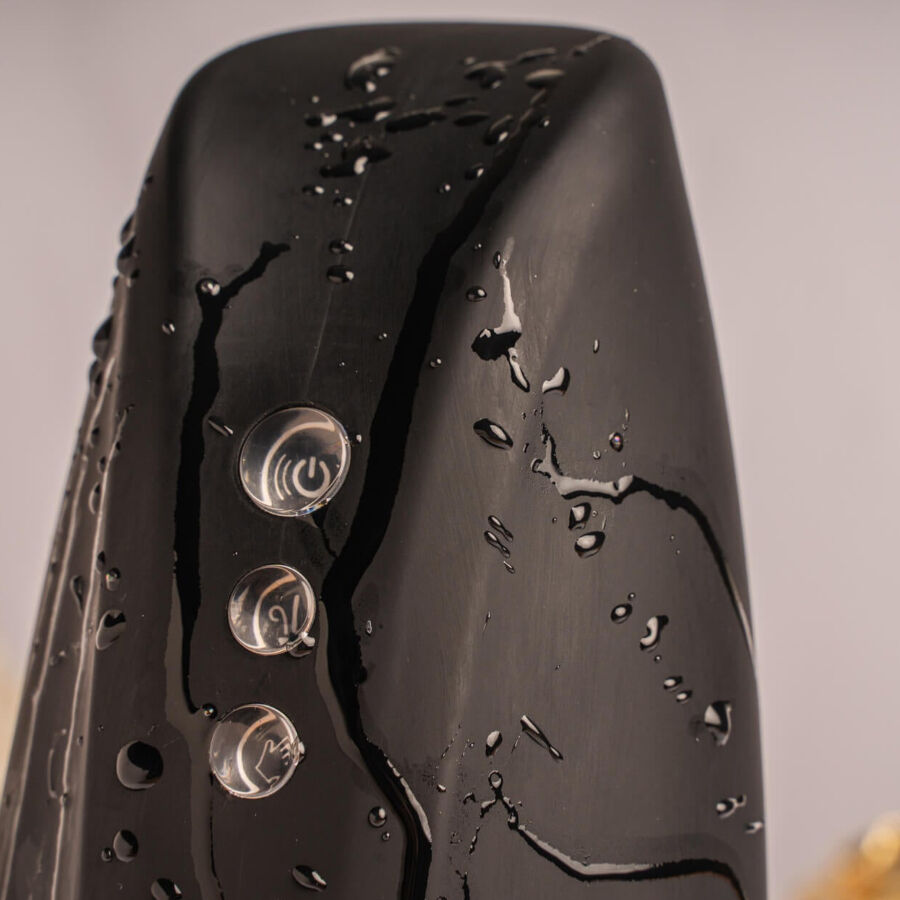 ROCKS-OFF – intense stimulation, featuring air technology for realistic sensations and hands-free pleasure